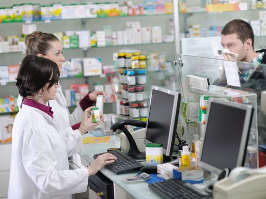 Для аптек в Чите закупят дополнительные медицинские маски, дефицита лекарств нет